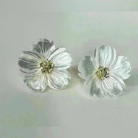 Jewelry - Hawaii Flower and 18K Gold Earrings